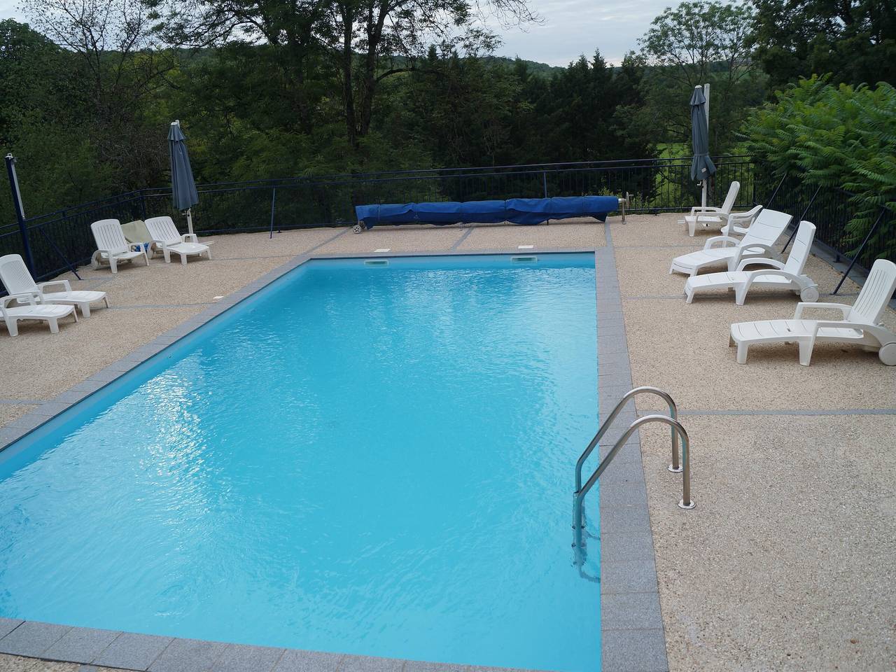 Burgundy Retreat with Private Pool and Home Dining in Dissangis, Avallon region