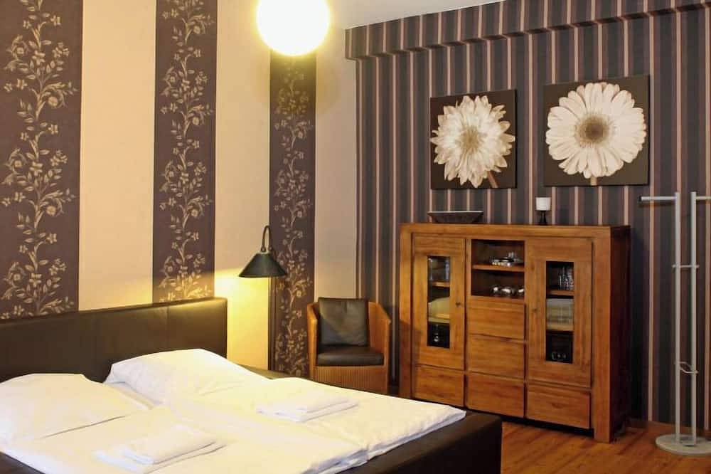 Ganze Wohnung, Schlüterstrasse by Interhome in Charlottenburg Berlin, Berlin