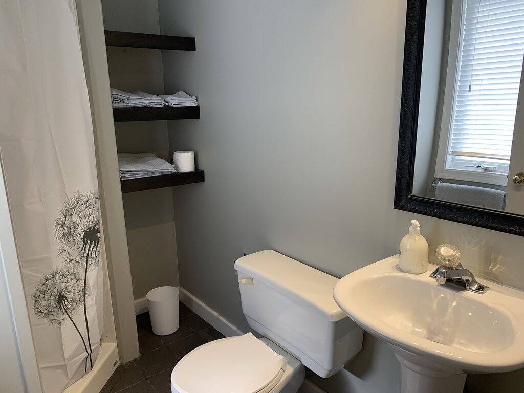 Victoria St Str in Peachland Bc - 5 mins from the beach in Peachland, Regional District of Central Okanagan