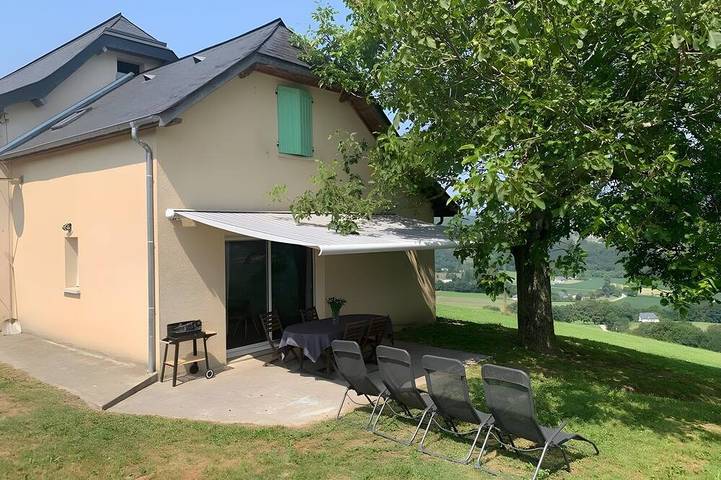 Location de vacances pour 11 personnes, avec terrasse et jardin à Aramits