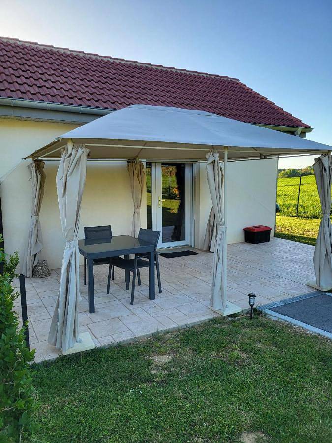 Gîte pour 2 personnes, avec Terrasse à Menétru-le-Vignoble