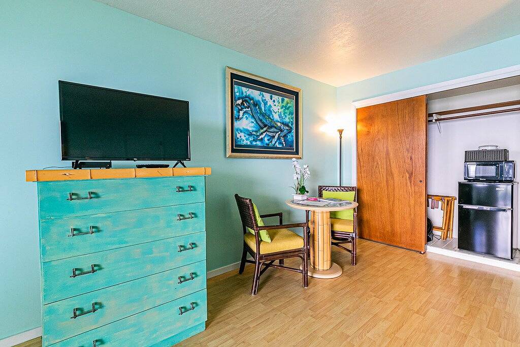 Oceanfront in Hilo Hale Kai Suites - Moana Room - King Bed, Private Bathroom in Paukaa, Hamakua