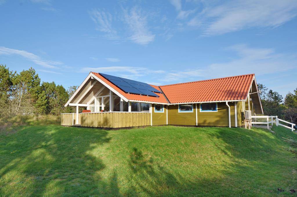 Windgeschütztes Ferienhaus am Fjord mit Sauna und 2 schönen Terrassen in Ulfborg, Nissum Fjord