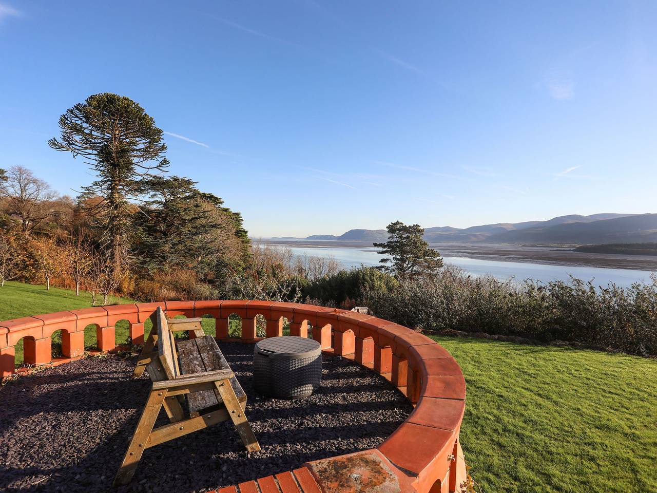 Entire apartment, Bryn Mel Manor Straits View in Isle of Anglesey