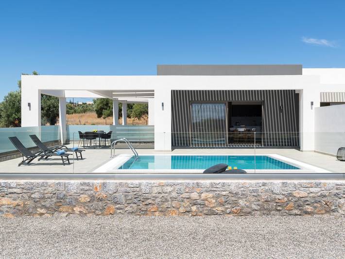 Ferienhaus für 4 Personen, mit Balkon und Terrasse sowie Garten und Pool