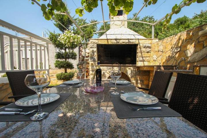 Ferielejlighed for 5 personer, med balkon/terrasse og pool i Trogir