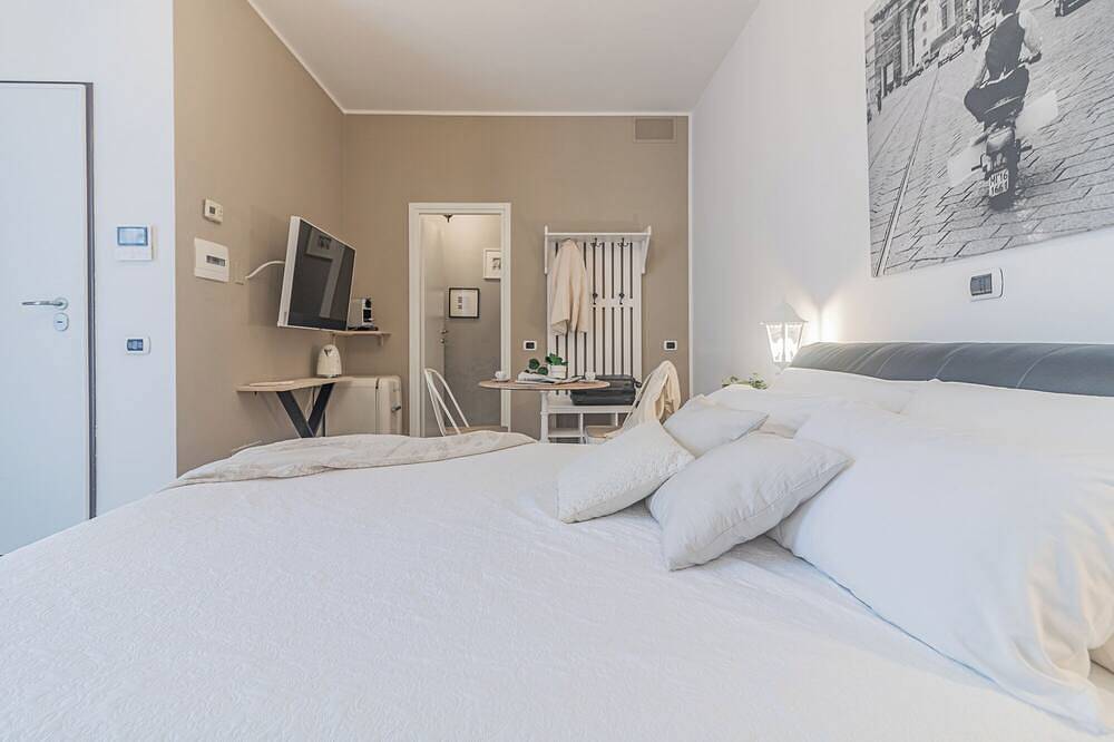 Entire apartment, Thea-historical center Monza in Centro (Monza), Monza