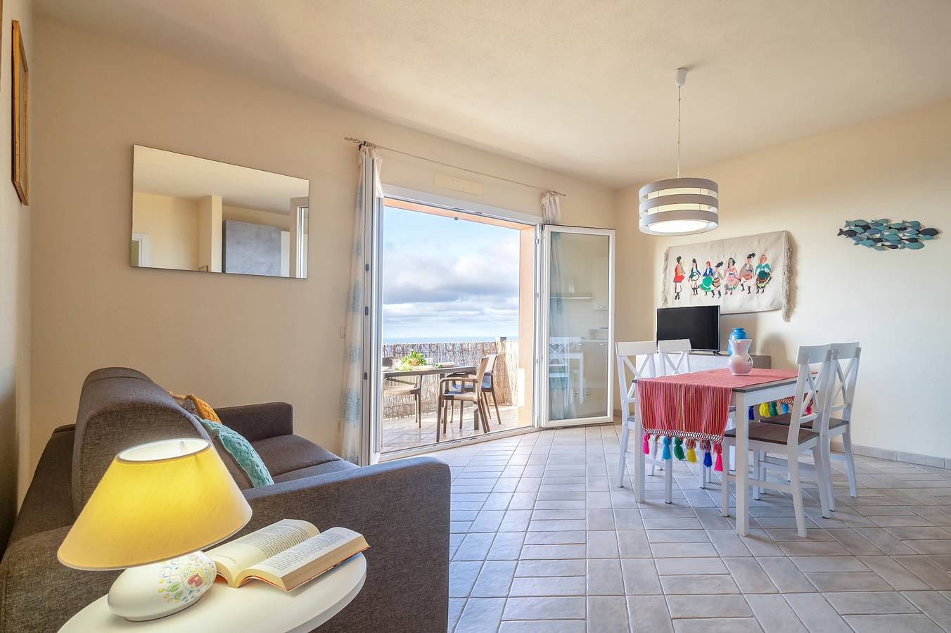 Ganze Wohnung, Ferienwohnung 'Costiero' mit Meerblick, privater Terrasse und Klimaanlage in Trinità d'Agultu e Vignola (Borgo), Trinità d'Agultu e Vignola und Umgebung