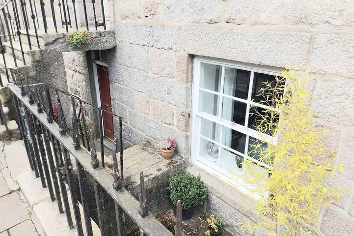 Holiday rental for 2 people, with garden and hot tub in Aberdeen