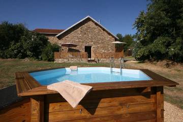 Gîte pour 7 personnes, avec terrasse ainsi que jardin et piscine à Jumilhac-le-Grand