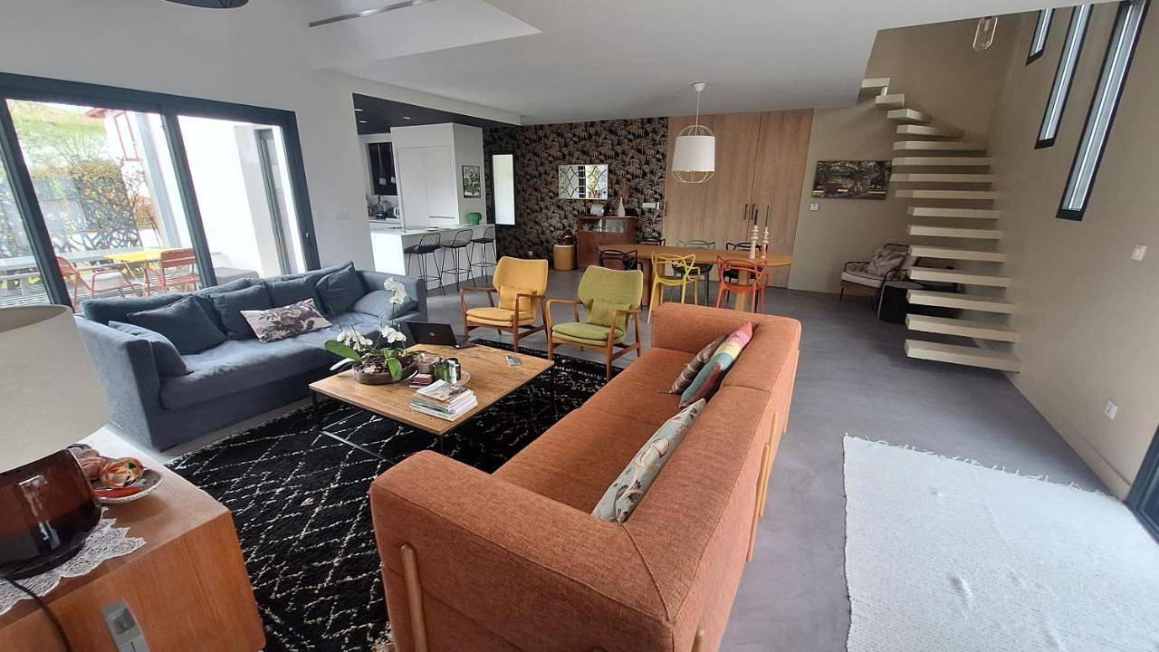 Maison Contemporaine à 5Km De Biarritz Avec Jacuzzi in Bassussarry, Région de Bayonne