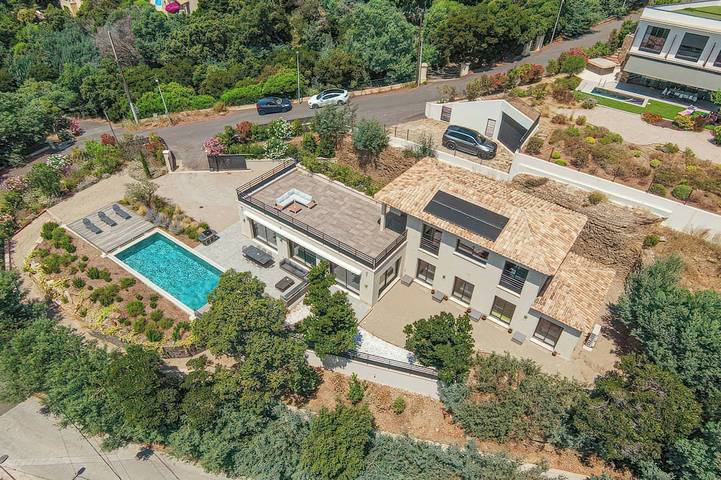 Location de vacances pour 12 personnes, avec Terrasse et Jardin dans Office De Tourisme De Rayol Canadel