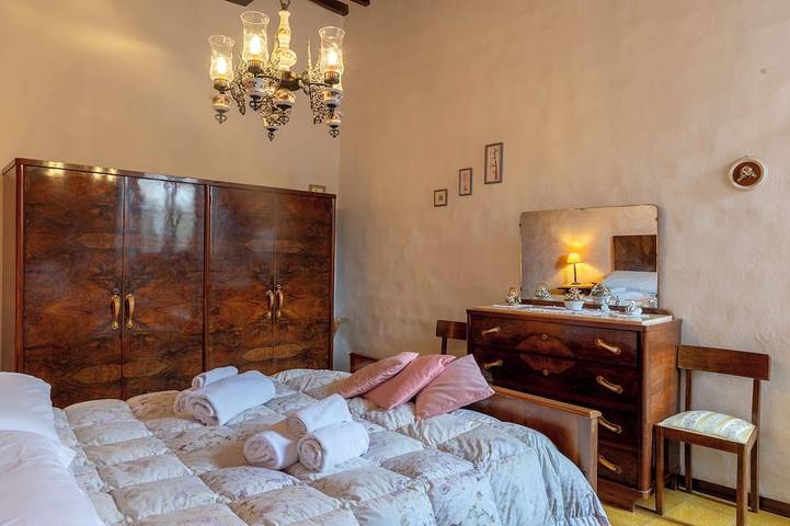 Entire apartment, Ancient App. Immersed in History in Colle di Val d'Elsa, Siena Province