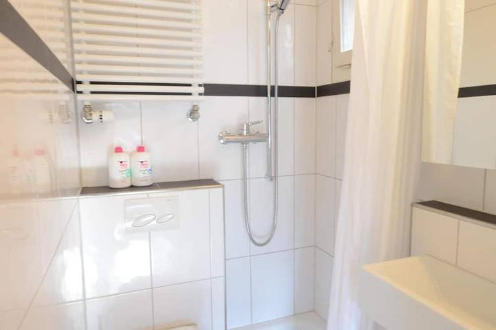 Studio-Apartment am Fluss.  Privater Balkon mit fantastischer Aussicht.  Romanitc! in Interlaken, Thunersee