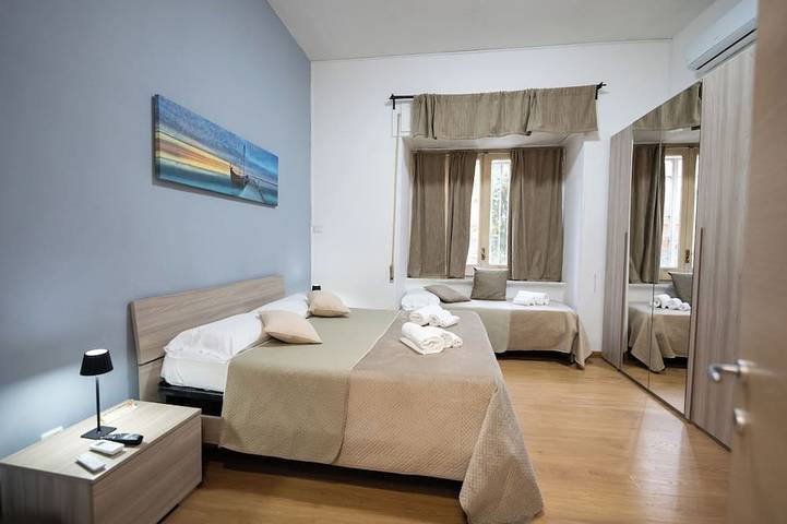 Home Joséphine, a stone's throw from the Palace, Garden,parking,Kitchen, in Caserta, Caserta Province