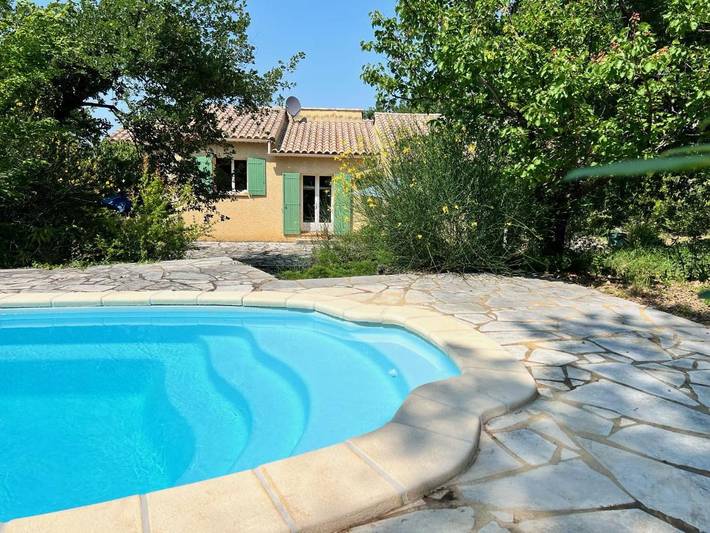 Location de vacances pour 6 personnes, avec vue ainsi que jardin et piscine à Faucon - 2