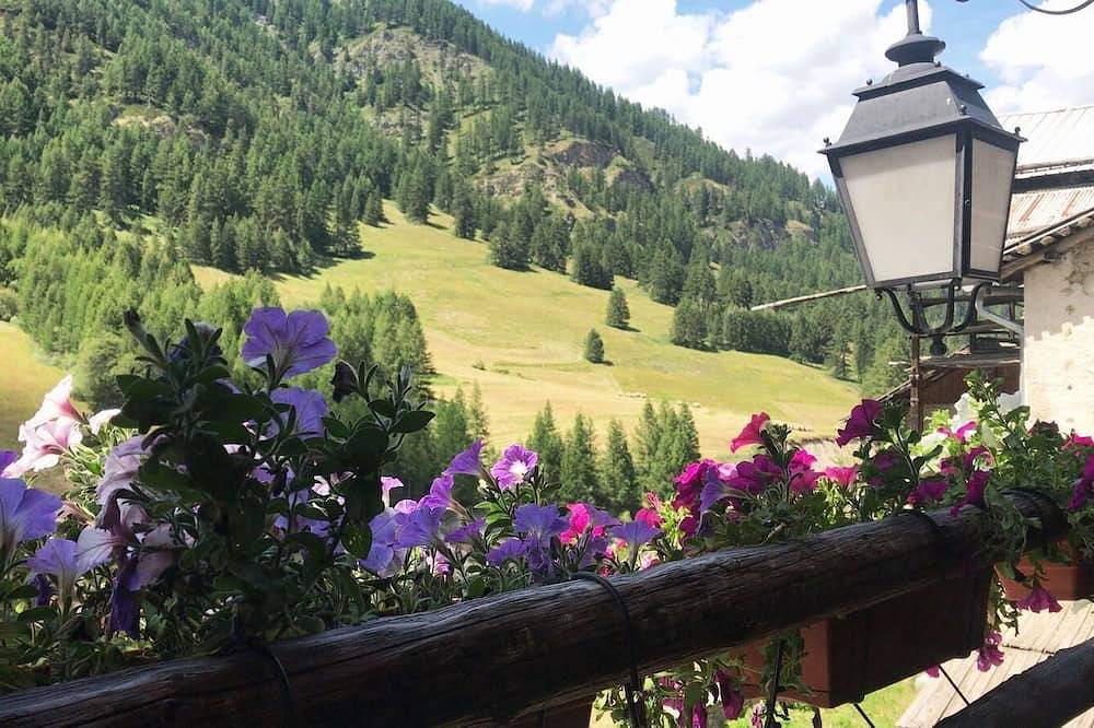 Entire apartment, Nice little T3 and its incredible sunny balcony in Saint-Véran, Queyras