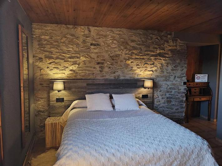 Casa rural con piscina para 3 personas, con vistas y terraza además de jardín y piscina en Alto Urgel - 2