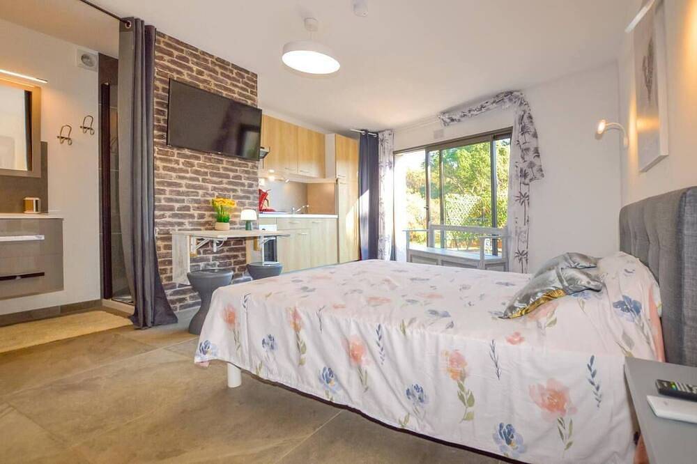 Appartement entier, Corse et Zen  Bulle Zen 25m² 2pers+ Bébé, terrasse Vue sur bois, pleine nature in Taglio-Isolaccio, Arrondissement de Corte