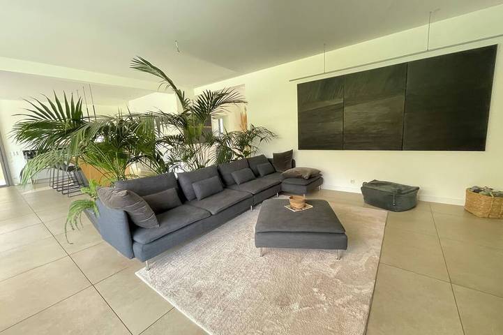 Architect-designed villa at the foot of the Albères Mountains, 7 km from the beaches in Sorède, Mediterranean Coast (France)