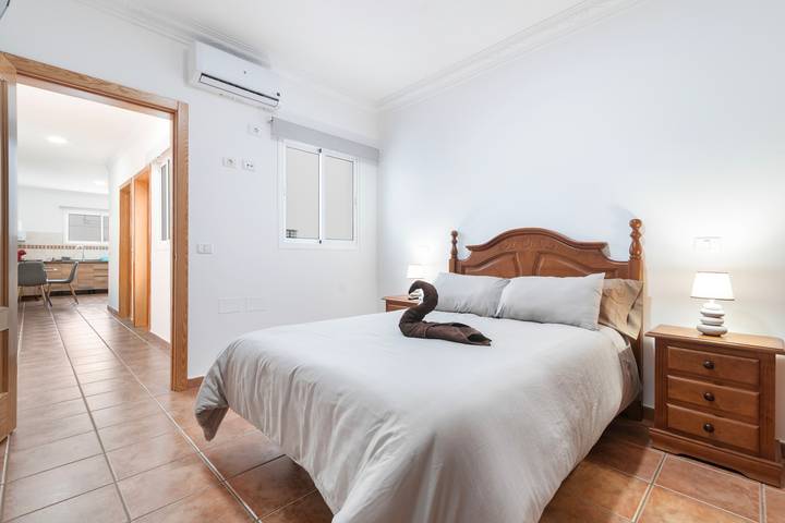 Apartamento entero, Apartamento de vacaciones 'Unidad B' con vistas al mar, Wi-Fi y aire acondicionado in Agüimes, Gran Canaria Este