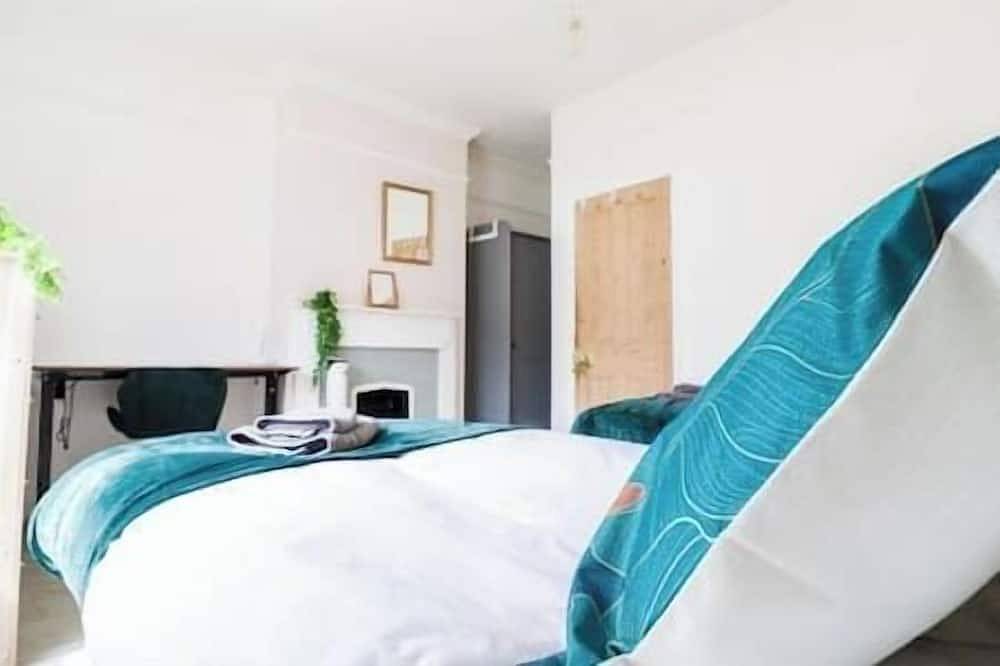 Fantastic 4 Bedroom House in Portsmouth, Südostengland