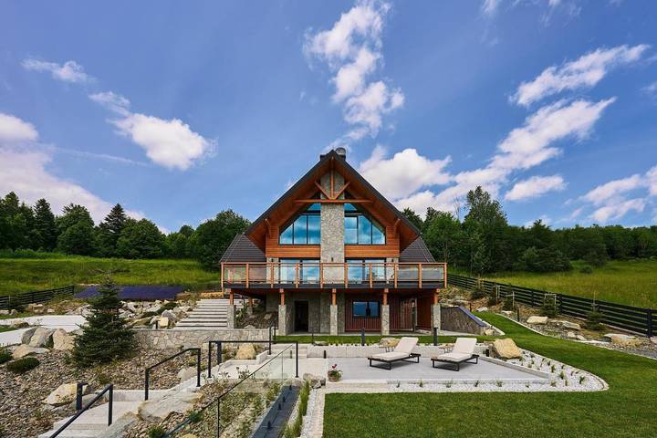 Apartament wakacyjny dla 12 osób, z sauna i jacuzzi oraz ogród w Stryszawa