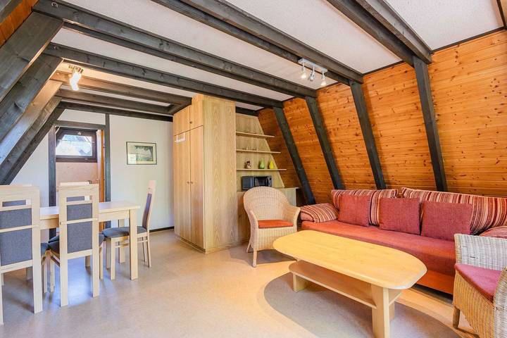 Nurdach-Haus (Typ 7) in Immenstaad am Bodensee, Region Bodensee-Oberschwaben