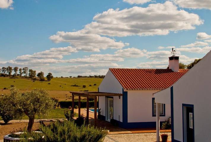 Casa de familia para 3 personas, con Terraza y Jardín además de Piscina y Vistas en Paymogo - 2