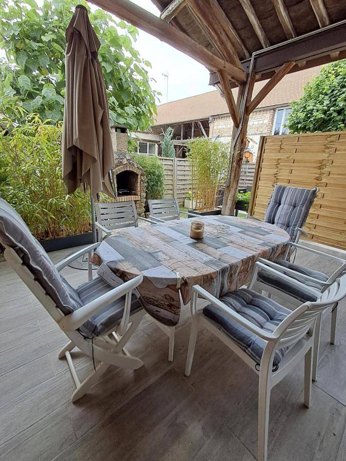 Gîte pour 6 personnes, avec jardin à Vinneuf