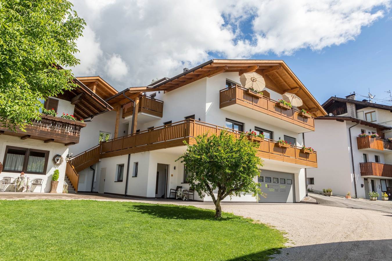 Ganze Wohnung, Ferienwohnung "Haller Hof A" mit Bergblick, Wlan & Parkplatz vorhanden in Dorf Tirol, Texelgruppe