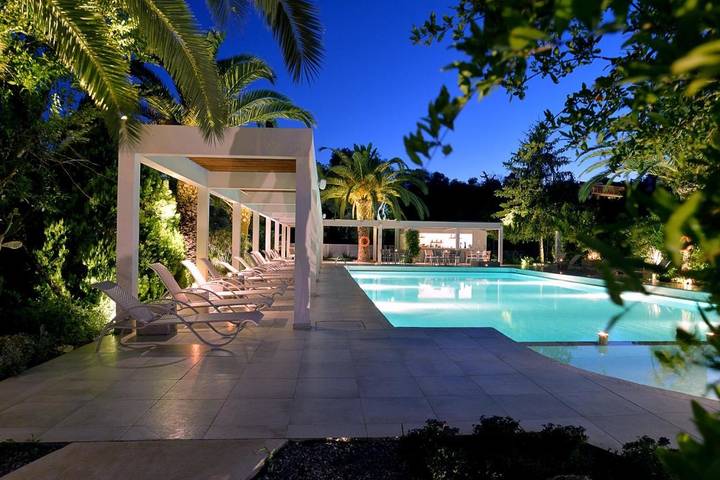 Hôtel pour 2 personnes, avec Balcon et Jacuzzi ainsi que Terrasse et Jardin