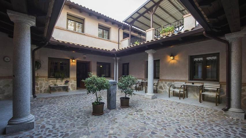 Casa rural para 19 personas, con piscina además de piscina para niños y jardín en Montes de Toledo - 2