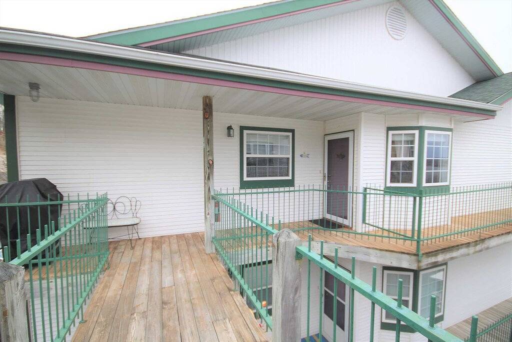 Ganze Wohnung, Stunning Top Floor View! Queen Bunk Bed! Family Friendly Harbour Towne Complex! Slip Close to Unit! in Lake Ozark, Lake of the Ozarks