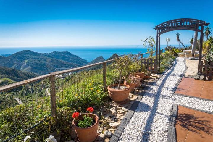 Villa pour 3 personnes, avec jardin ainsi que piscine et vue, animaux acceptés à Nerja