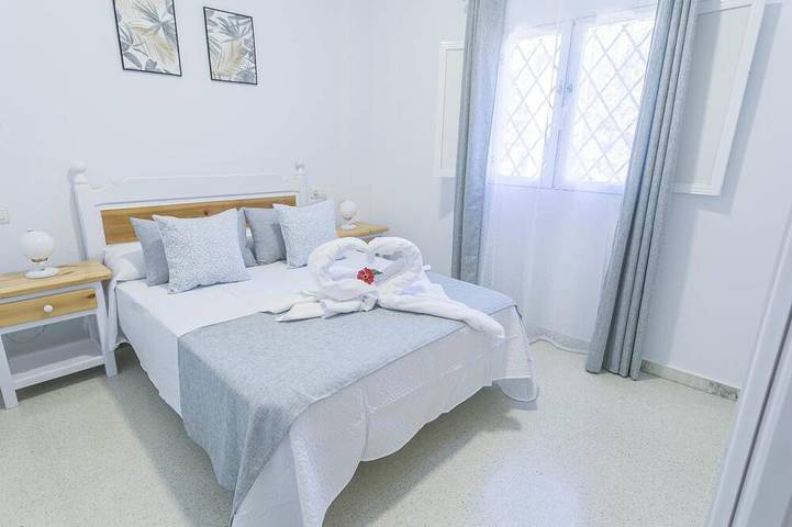 Chalet para 4 personas, con piscina y jardín - 1