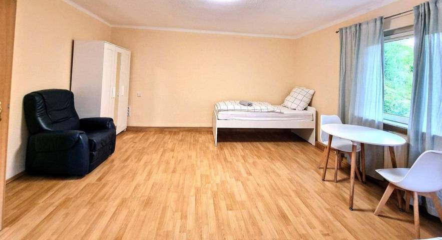 Ferienwohnung für 8 Personen, mit Balkon und Terrasse sowie Garten und Ausblick in Kürten - 4