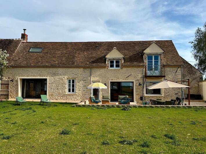 Location de vacances pour 8 personnes, avec jacuzzi et balcon ainsi que piscine et sauna à Lorrez-le-Bocage-Préaux