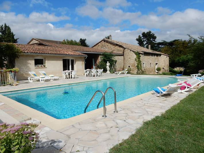 Gîte pour 8 personnes, avec terrasse ainsi que jardin et piscine, adapté aux familles à Alixan