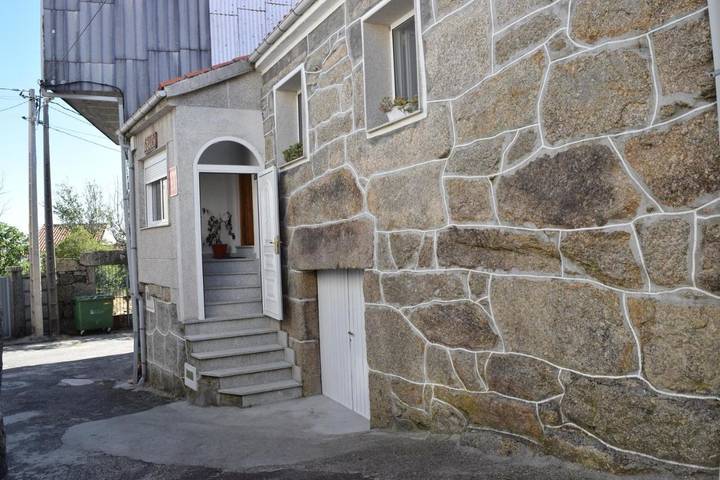 Casa rural para 6 personas, con terraza y vistas en Muíños