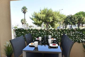 Gîte pour 4 personnes, avec vue et balcon dans Gare D Antibes