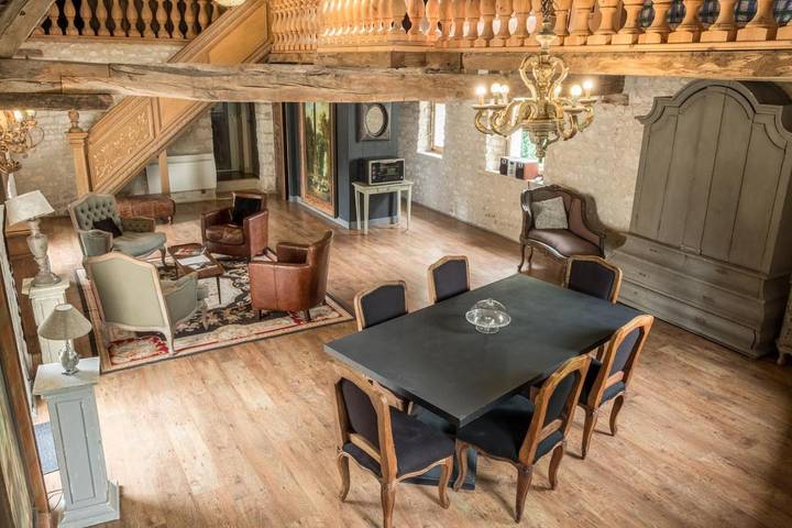 Location de vacances pour 12 personnes, avec terrasse à Escolives-Sainte-Camille