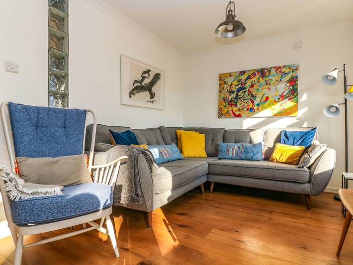 Entire apartment, Rock Pool House in Porthleven, Cornwall