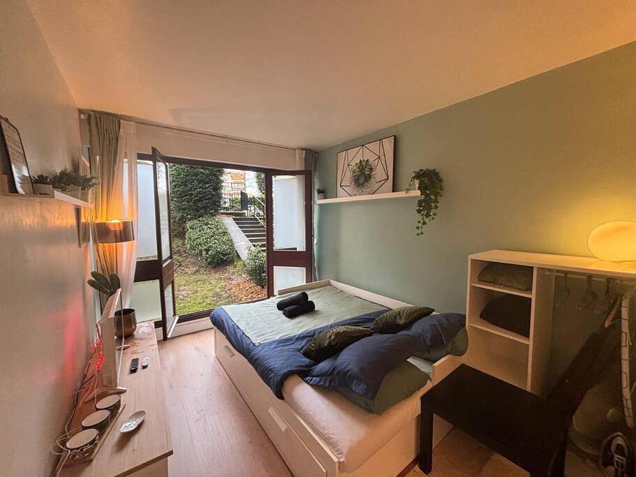 Appartement entier, One-Bedroom Apartment in Le Chesnay, Yvelines