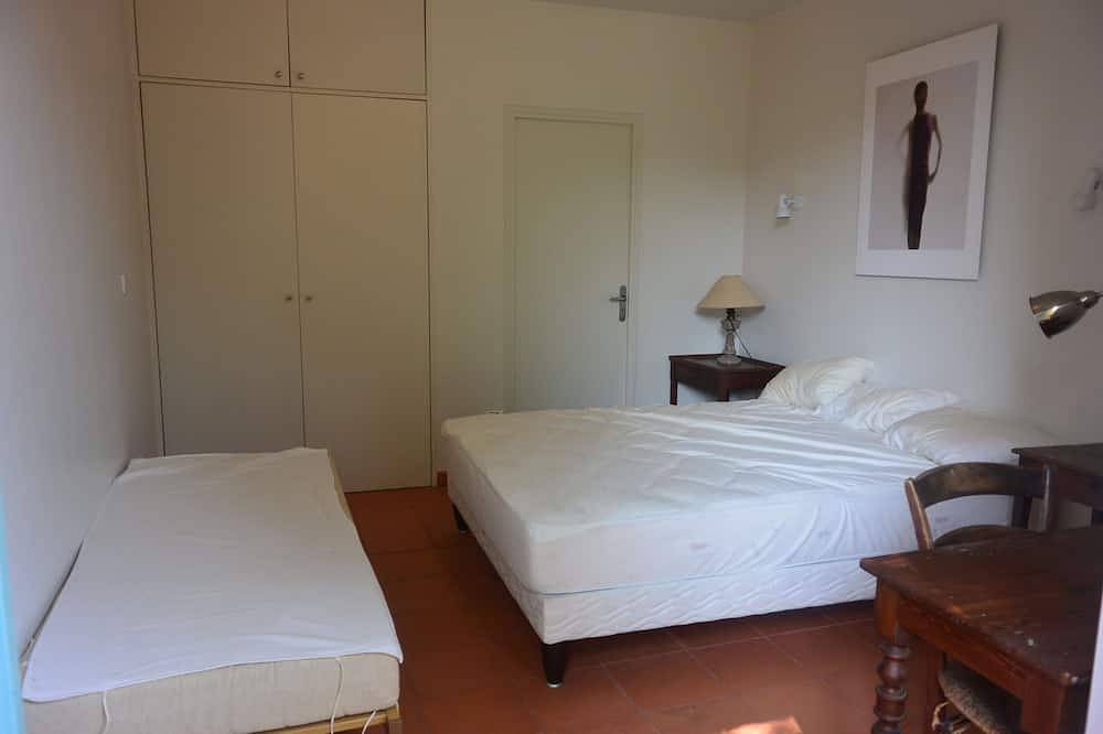 Vaste Maison D'architecte Avec Jardin Arboré in Hyeres, Porquerolles