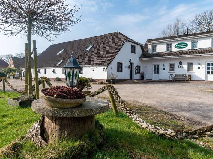 Landhotel Zum Alten Krug - Komfort Appartement, 55 qm, max. 4 Personen in Wangerland, Südliche Nordseeküste