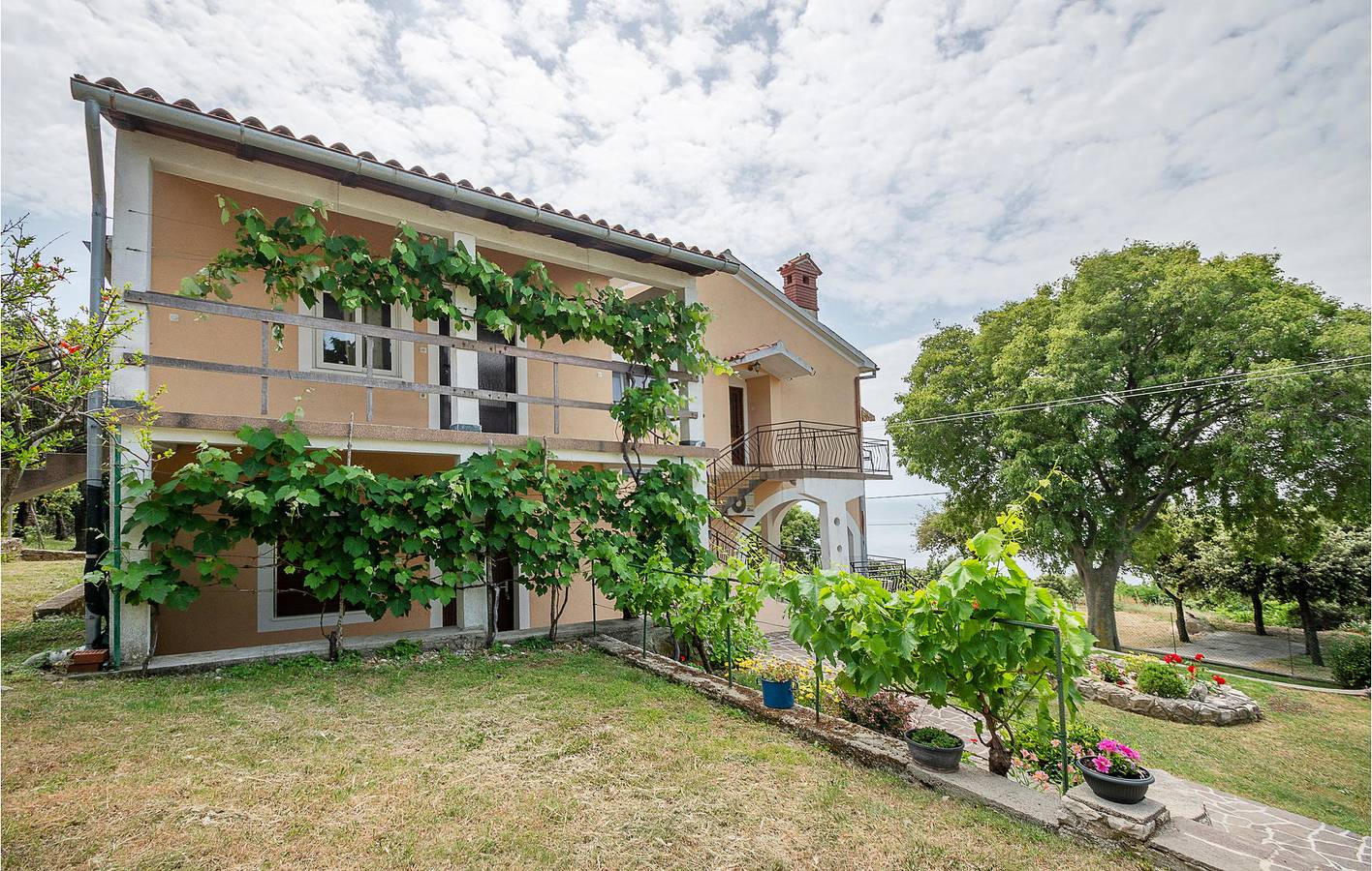 Cały apartament wypoczynkowy, Apartament wakacyjny dla 4 osób z ogród in Raša, Wschodnie Wybrzeże Istrii