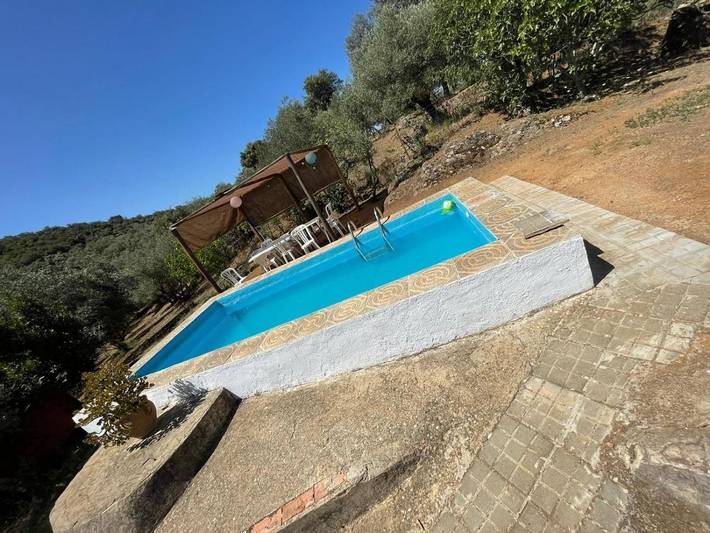 Apartamento de vacaciones para 5 personas, con terraza y piscina en Sierra Norte de Sevilla - 2