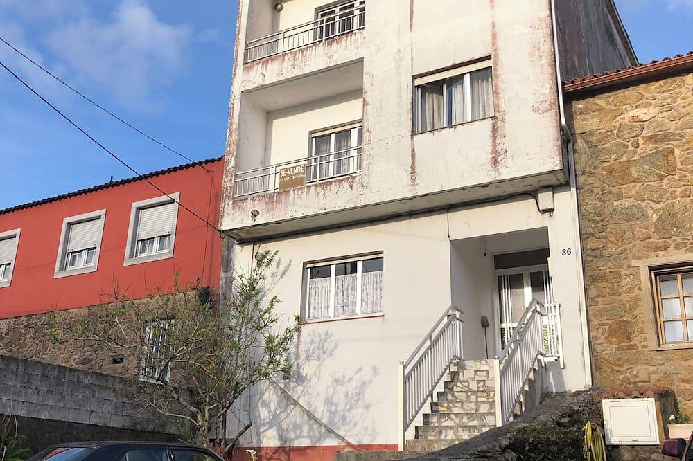 The Perfect Getaway in Finisterre – A Country House with Ocean Views 🌅 in Cee, Costa da Morte