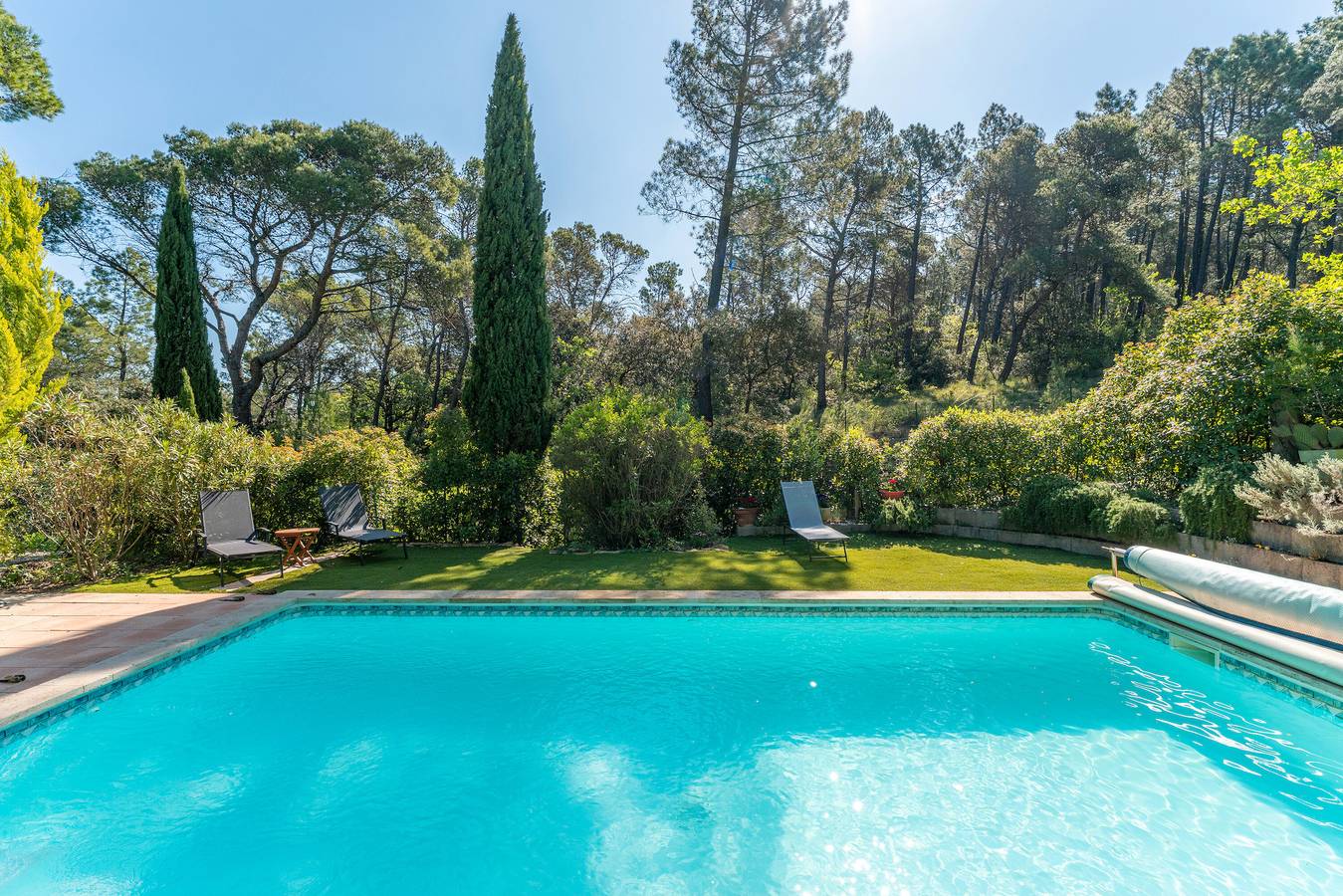Casa de vacaciones 'La Romarine' con piscina compartida, Wi-Fi y aire acondicionado in Mondragon, Vaucluse